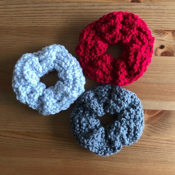 Knitted scrunchies - Picture 3 of 3